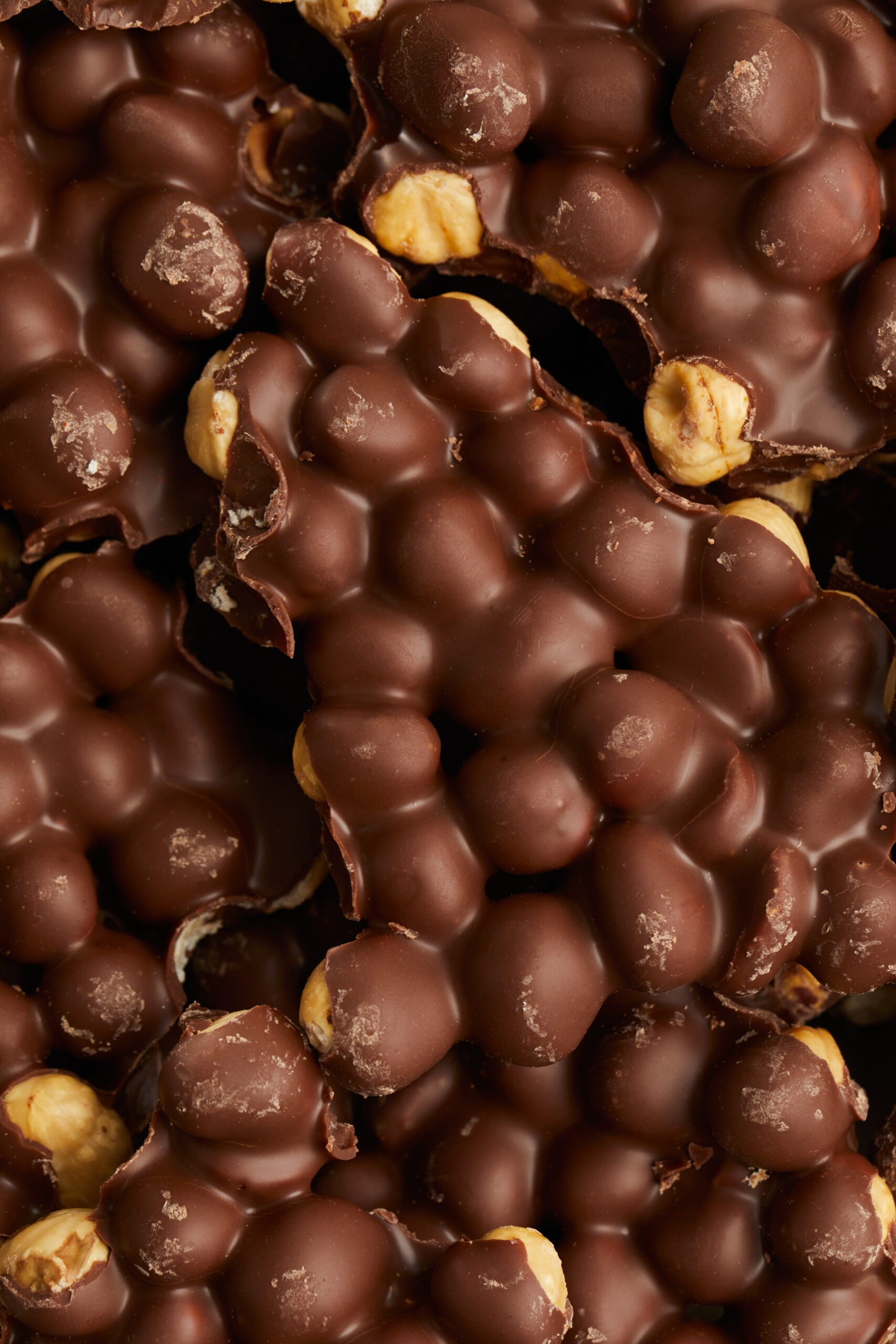 Vollmilchschokolade mit Haselnüssen Beutel á 500g – Bild 2